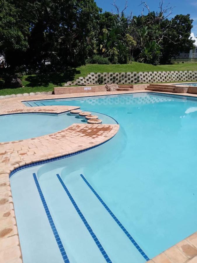 19 Montego Bay Caribbean Estate Apartment Port Edward Exterior photo